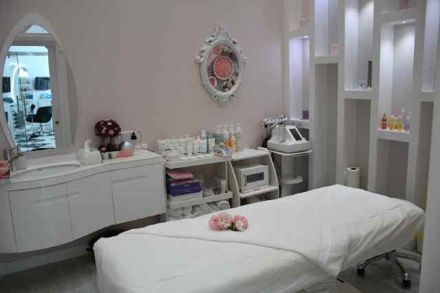 Certificate in Salon Management